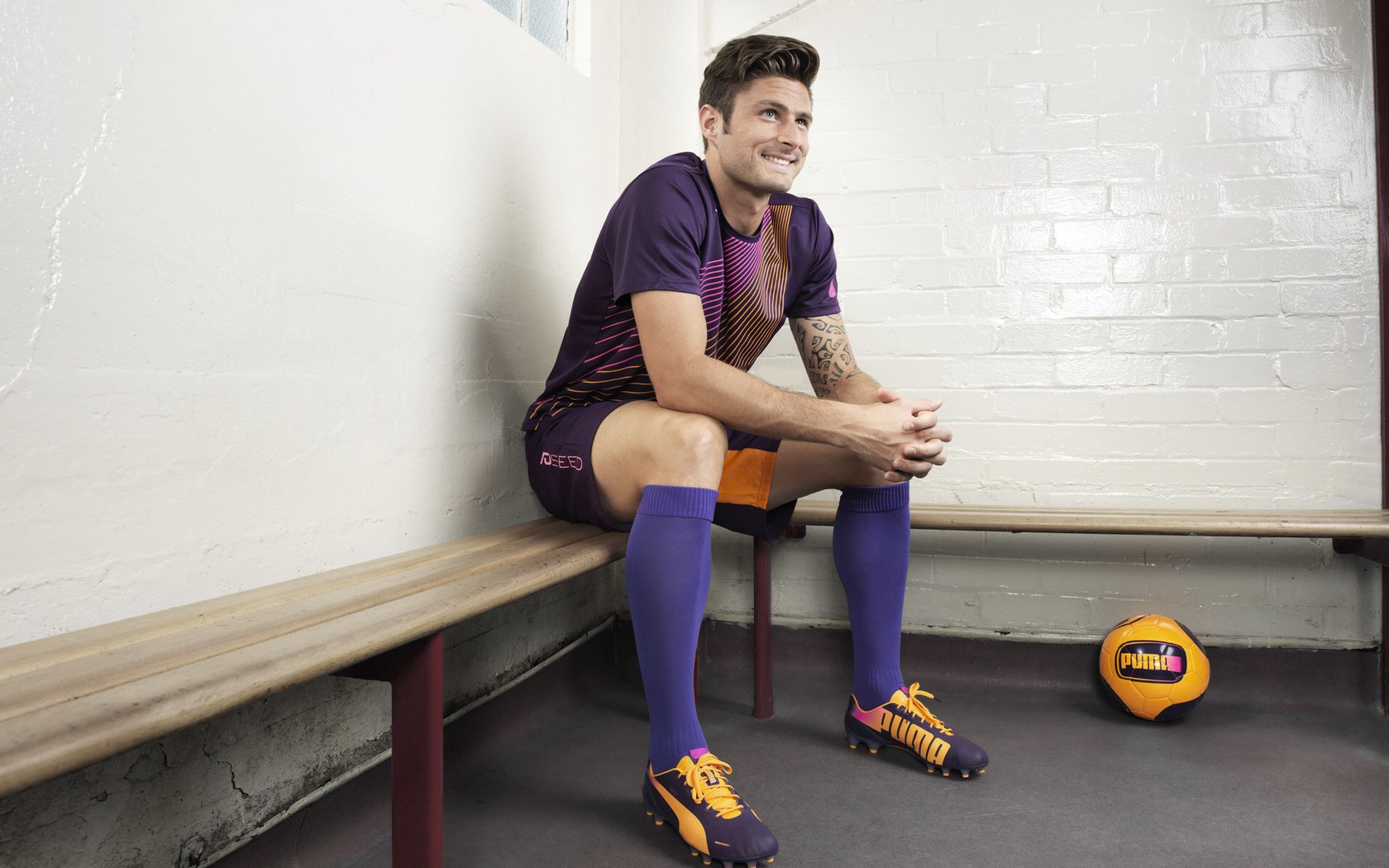 摩洛哥骑手法赫德·阿尔·哈桑在2024年巴黎奥运会三项赛中获得第25名,表现出色。